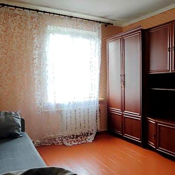 Продається кімната в гуртожитку.Блокова система.Четвертий поверх.Цегляний будинок
