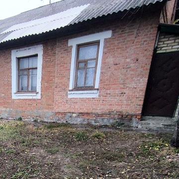 Продаж будинку в Лубнах (р-н Військове містечко вул. Першотравнева), 5 соток, поруч річка та центр