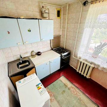 Продам двокімнатну квартиру вул. Баяна,8