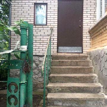 Продається частина будинку , центр