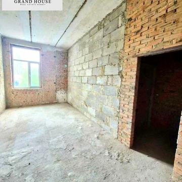 Продам дворівневу квартиру вільного планування на Новомиколаївці.