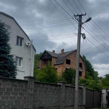 продаж будинку 3 п 300 м кв Брюховичі 5хв від Львова 10 соток землі