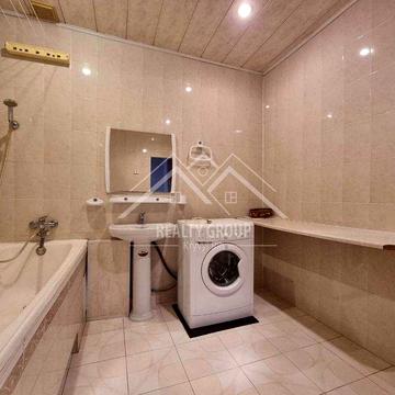 Продаж 3к "сталінки" в центрі Соцміста