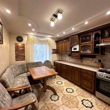Продаж 3 км квартири в спальному районі міста