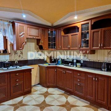 Продається просторий цегляний будинок у смт. Вілок