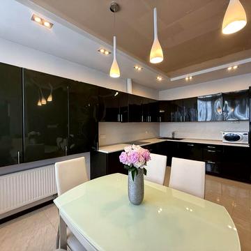 Продаж 2-к квартири вул. Феодосійська, 3в метро Деміівська