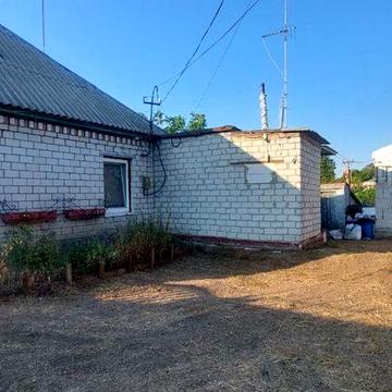 Продам частину будинку с.Садки ( від Кременчука  1 км)