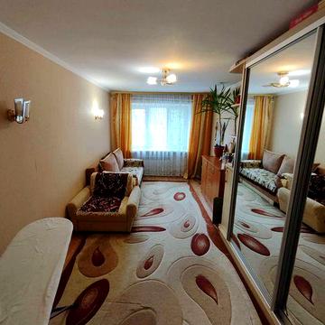 44(3893код55)4-ком. Свободная квартира 92 кв.м. Адмиральский пр. на 4 этаже.