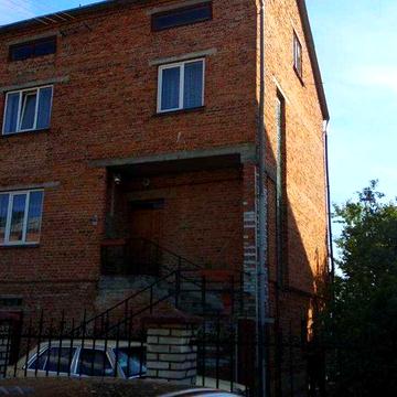 Продаж спареного будинку у Винниках і 4,2 сотих ділянка