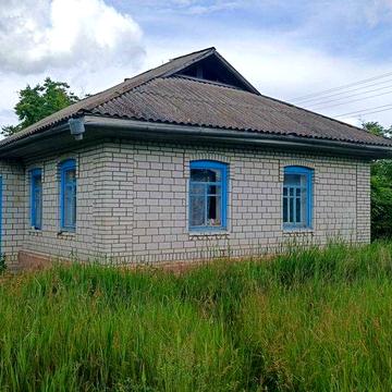 Продається теплий будинок 58 кв.м + 50 соток землі по центральній асфальтованій дорозі.