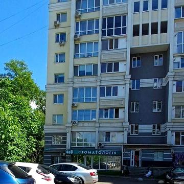 продам простору 1-кімн квартиру 50м кв в ЦЕНТРІ , автономне опал. (Власник) ЖК осбб Перемоги 119а