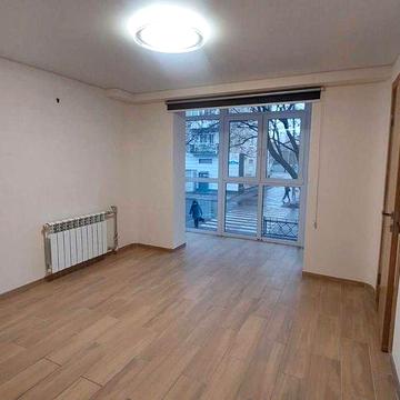 3 кімнатна квартира в Центрі міста з ремонтом[]