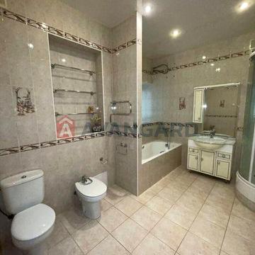 Продам простору 3х квартиру, район театру Магара