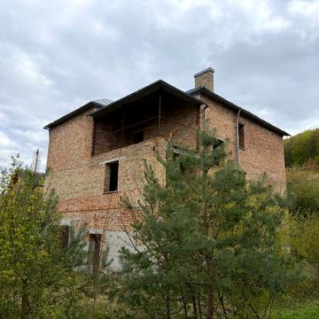 Продаж незавершеного будиноку із земельною ділянкою в селі Ясенівці