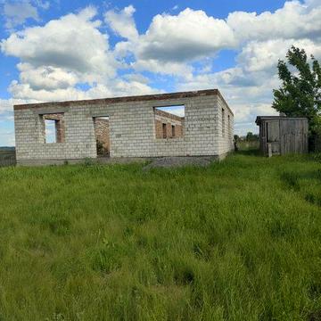 Незавершене будівництво та земельна ділянка 10 соток