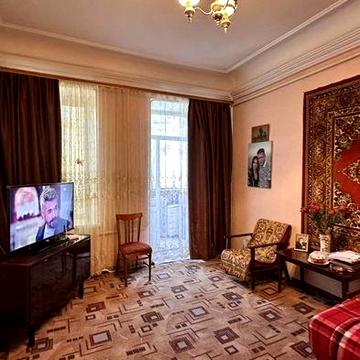 Продам 3-кімнатну квартиру в районі Привозу