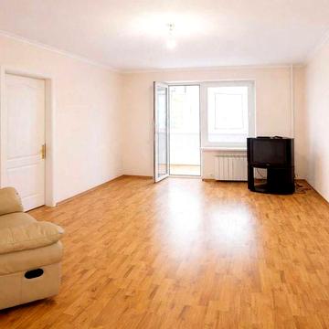 Без комісії для покупця! 87 м² комфорту на Довженка 16-Б! Ремонт, 4 лоджії, тихий двір, 5 хв. пішки до метро та великого парку.
