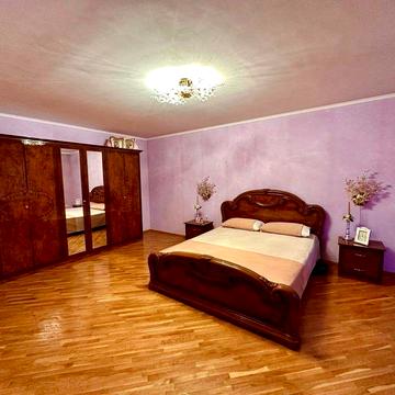 3 кім. Кв. Грушевського/Гоголя  108 м2 Цег. 3 поверх