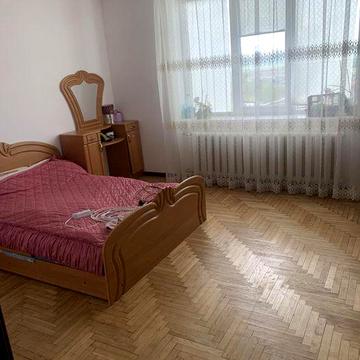 Будинок поруч з Мукачевом