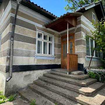 Продається будинок у селі Кінашів з  земельною ділянкою