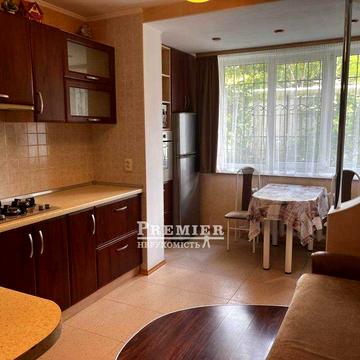 1-кімнатна квартира 36 м² з ремонтом, роздільне планування, Таїрова/Корольова