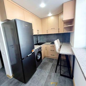 Вул. Тургенєва двохрівнева квартира