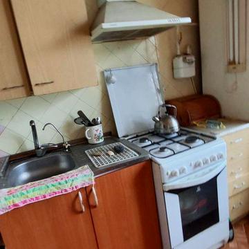 Продам 3-х кiмнатну квартиру у центрi мiста (323-827)