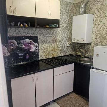 Продаю  квартиру в центре ,  с отдельным входом, возможно под офис