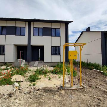 Кутовий котедж з підключеними комунікаціями.Льонокомбінат, біля пластичної клініки!