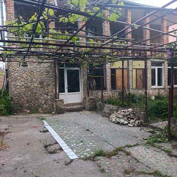 Продам капитальный дом возле моря в Лесках, рядом парк