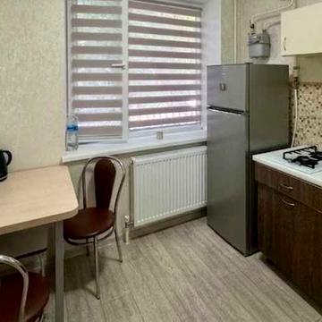 Продам ( Продаж ) 1 кімнатну квартиру біля метро