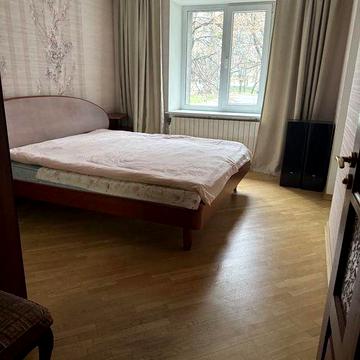 Без %  Раїси Окипної  3А 90м2 3 кім