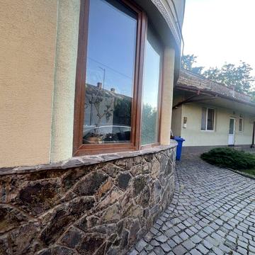 Оренда великоі кухні-студіі в центрі