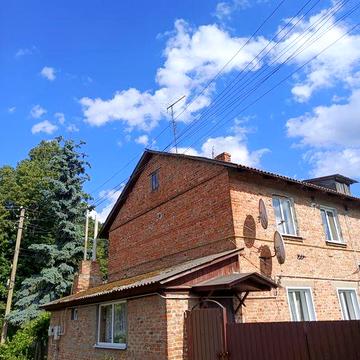 Продаж квартири із зем. ділянкою  в Мені
