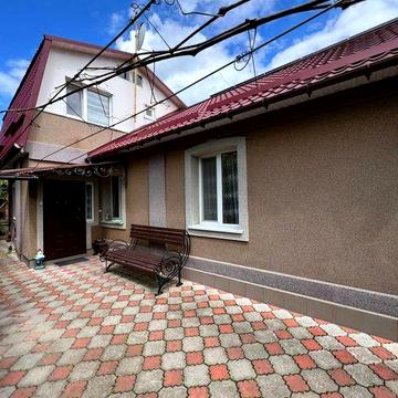 Продається півбудинку по вул. Гостинній