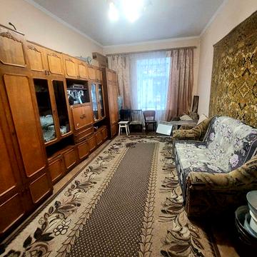 Продаж 2кім квартира центр вул Сніжна