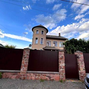 Просторий будинок 200 м2 у с. Нове