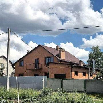 Продам 2-х поверховий будинок з усіма комунікаціями  біля Озера Супрунівка