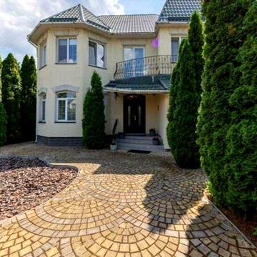 Просторий будинок 230 м² з банею, гаражем на 2 авто та ділянкою 16 соток