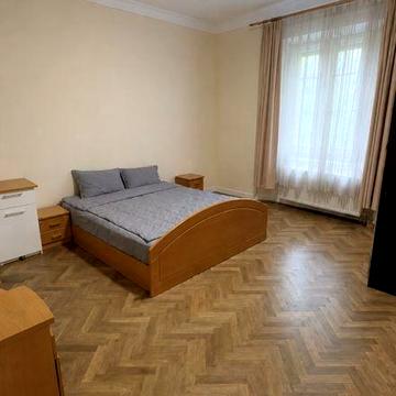 Оренда однокімнатної  кімнатної квартири в центрі міста вулиця Кубанська , поряд Академія Мистецтв