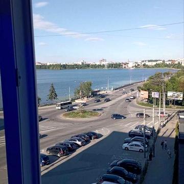 Продається двокімнатна квартира з ремонтом.