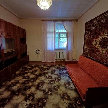 Продаж 2 кімнатної з великою площею квартири на 96 кварталі