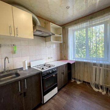 Продам 1-кімнатну квартиру, вул. Ньютона 119, 3/5, цегляний будинок, ШАЗ