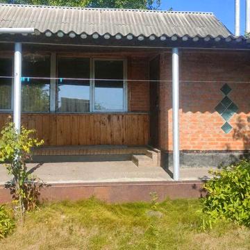 Продаж будинку 64 м2 8 соток + 2 гаражі №12852