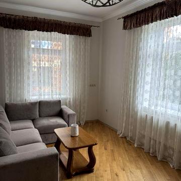 Оренда 2к квартири на площа  Відродження