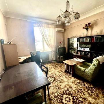 Продается 2-х ком сталинка  на 20 квартале по ул.Ф.Караманиц(Ватутина)