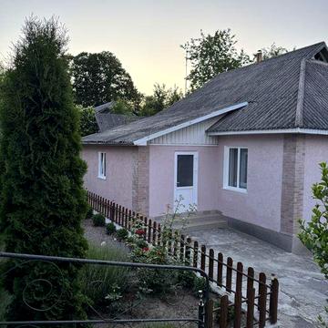 Будинок(два будинки на одній території ) Городок Хм.обл.