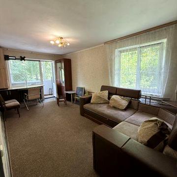 Продам 3 кімнатну квартиру в центрі міста .