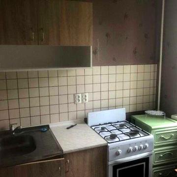 Продам 2х комнатную квартиру на Залютино в кирпичном доме.