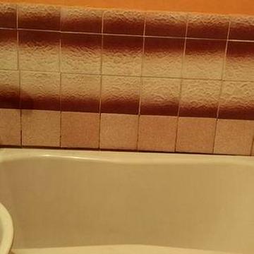 Продається квартира у місті Бурштин ,в центрі міста 4 поверх .Трьох кімнатна квартира ,25000 торг можливий.